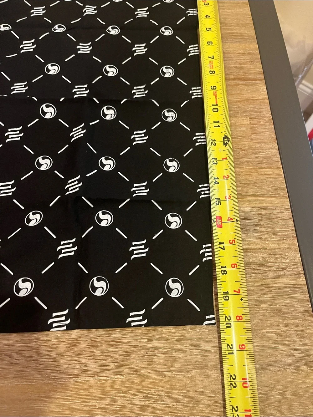 DVS HART & Huntington Handkerchief